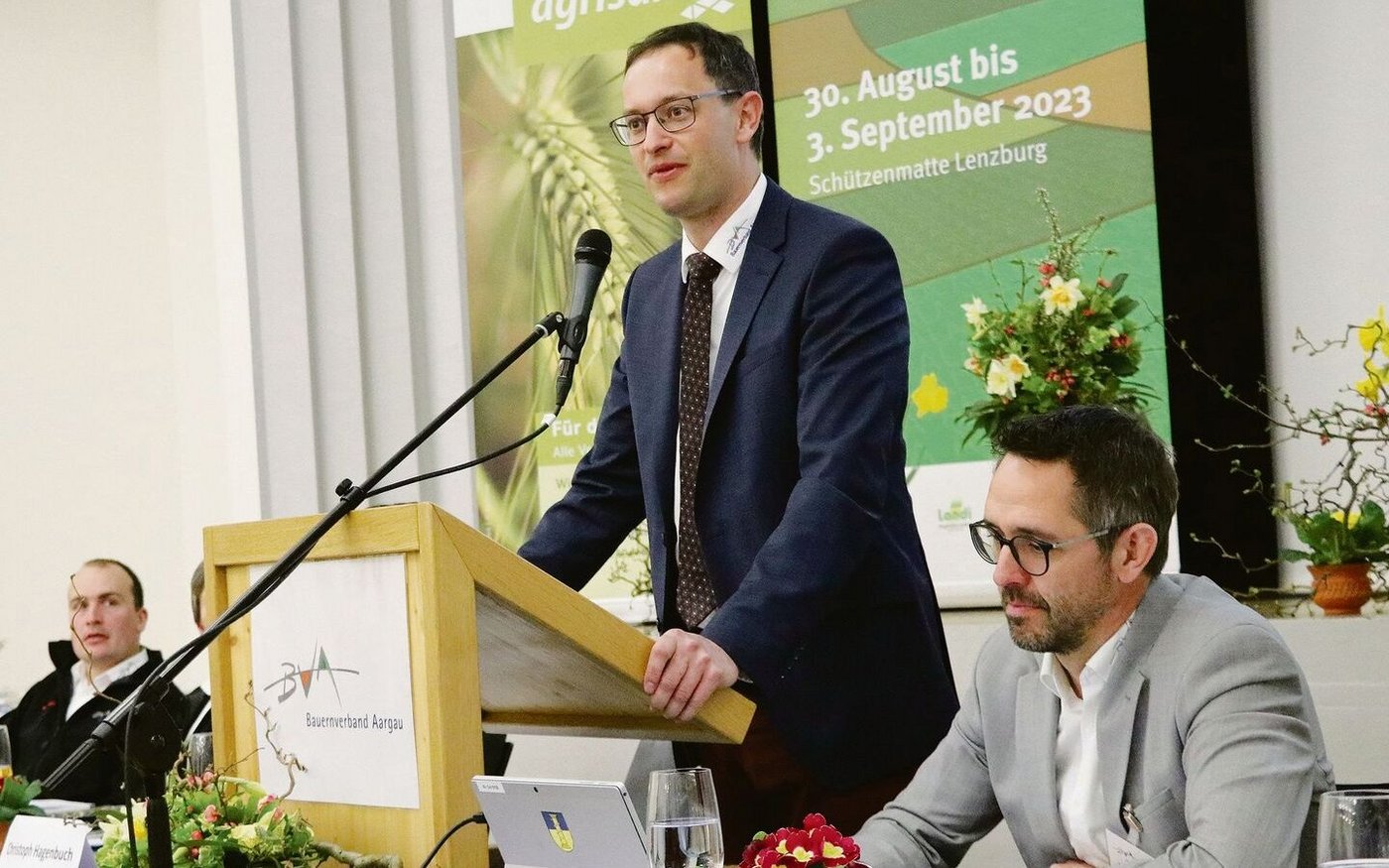Der BVA unter Präsident Christoph Hagenbuch am Rednerpult und mit Geschäftsführer Ralf Bucher (rechts) informierte an der Generalversammlung über das vergangene und das laufende Jahr.  