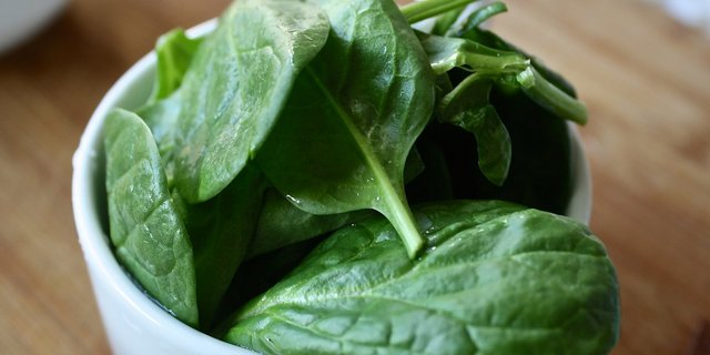In der Küche ist Spinat vielseitig verwendbar. Der Frühlingsspinat, dessen Blätter fein und zart sind, eignet sich hervorragend für die Zubereitung von Salaten. (Bild pd) 