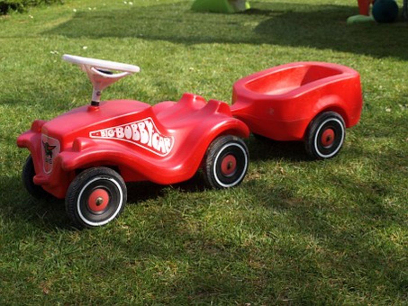 Der Landwirt übersah seinen zweijährigen Sohn, der auf seinem Bobbycar spielte. (Symbolbild Pixabay)