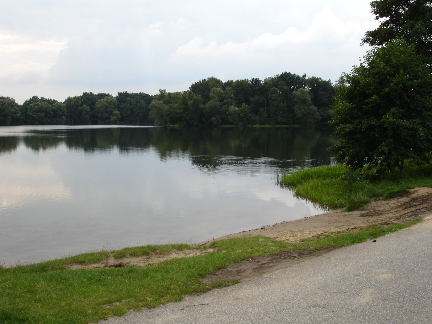 Eine Badestelle am Boberger-Baggersee. (Bild Wikimedia Commons)