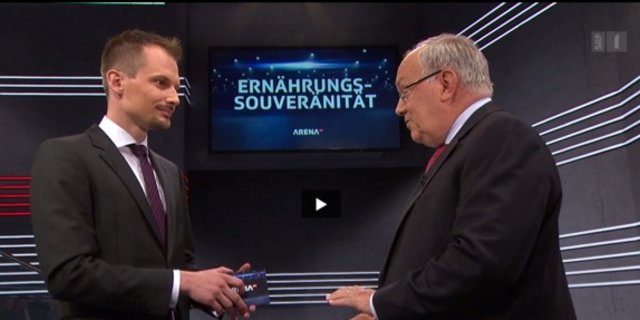 Moderator Jonas Projer und Agrarminister Johann Schneider-Ammann in der Abstimmungsarena zur Ernährungssouveränität. (Bild Screenshot SRF)