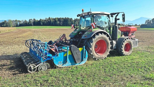 Impfen mit dem Pfeifer-Lübke-Starter, Humuskompost einarbeiten und säen –  das funktioniert auch in einem Arbeitsgang. Das ist beim Einsatz von Rottelenkern nicht möglich.  