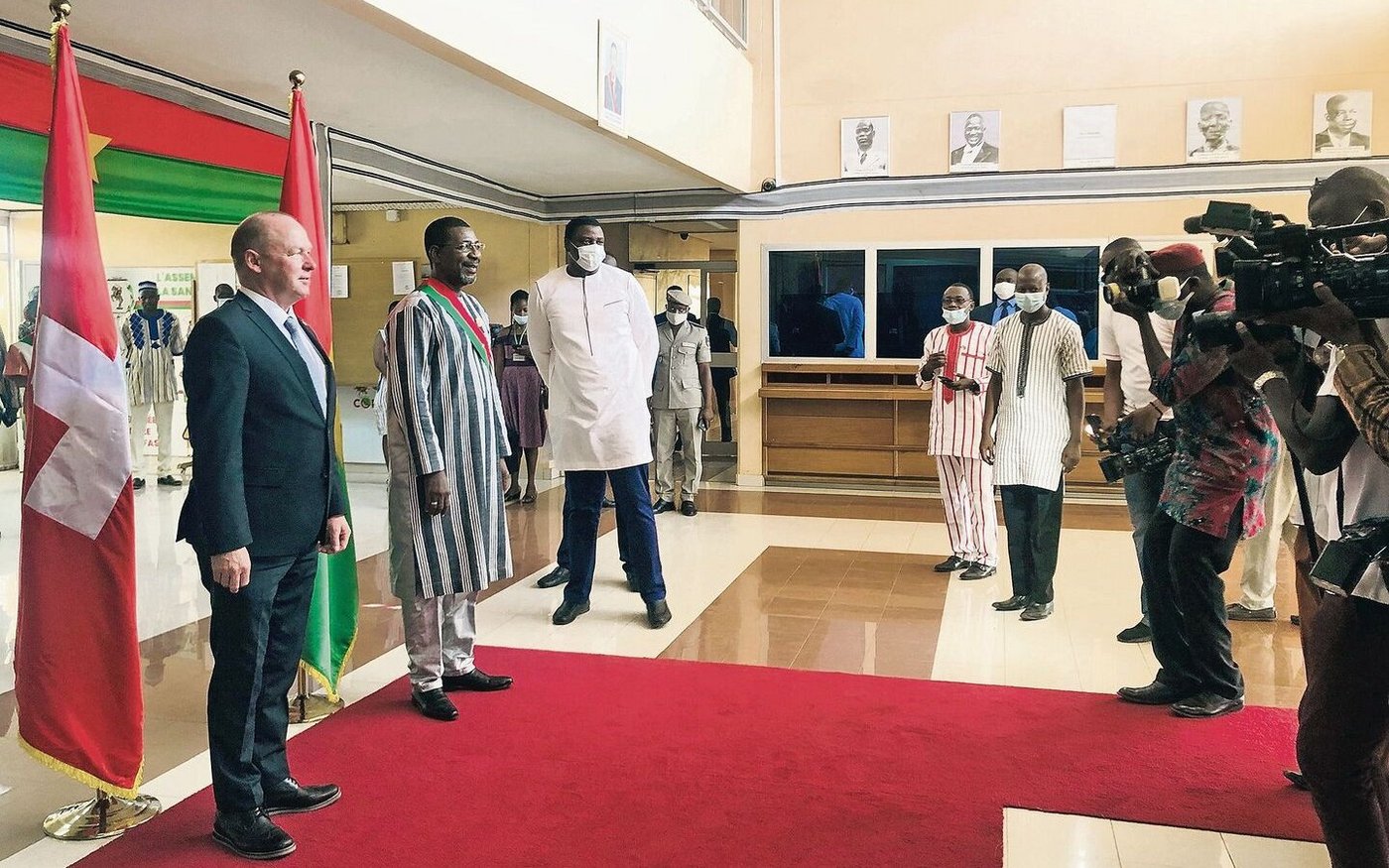 Andreas Aebi auf Besuch in Burkina Faso: Seine internationale Präsenz im Präsidialjahr stösst auf viel Lob.