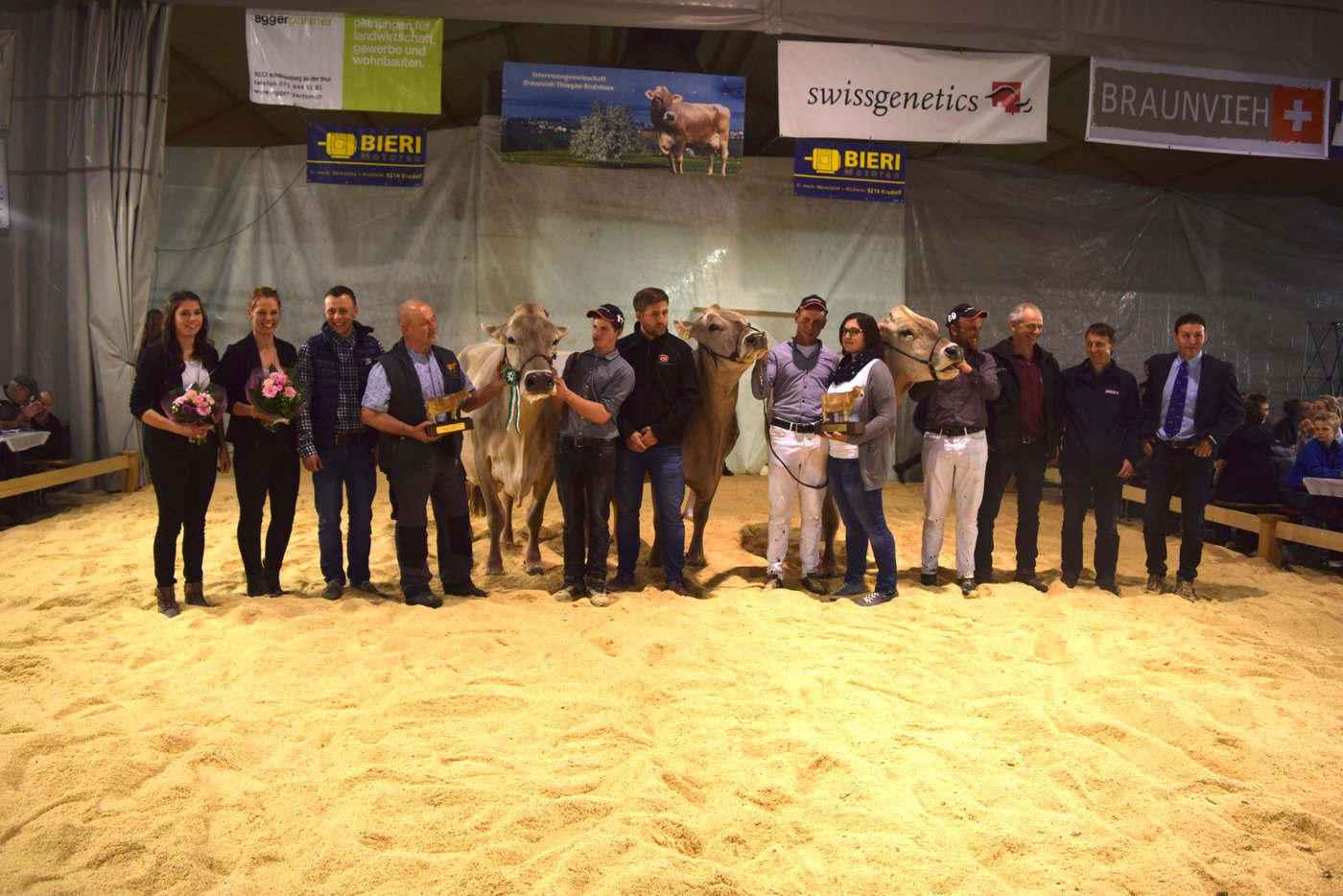 Das finale Siegerbild mit der Honorable Mention Hirz, der Champion Wini und der Reserve-Champion Ghana (v.l.).