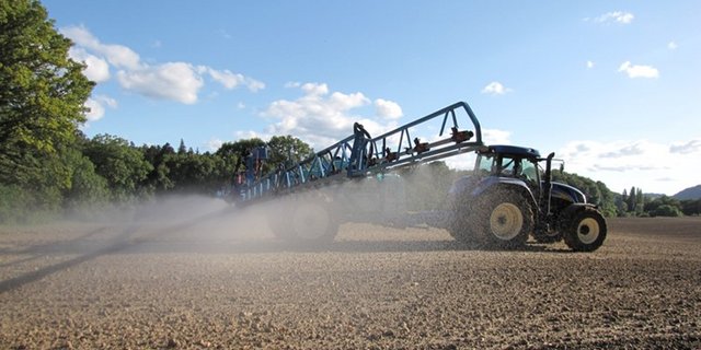 Eine nationalen Lenkungsabgabe auf Pestizide stiess auf Zustimmung. (Bild Jeremie Suchet / landwirtschaft.ch) 