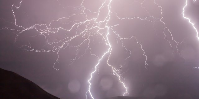 Das Gewitter brachte zehntausende Blitze. (Symbolbild Pixabay)