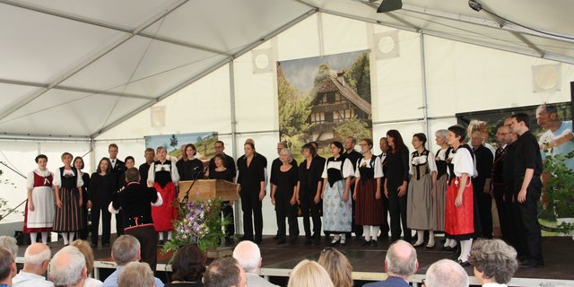 Das Vokalensemble «ardent» unterhielt mit Volksliedern aus allen Sprachregionen der Schweiz. (Bilder aw)