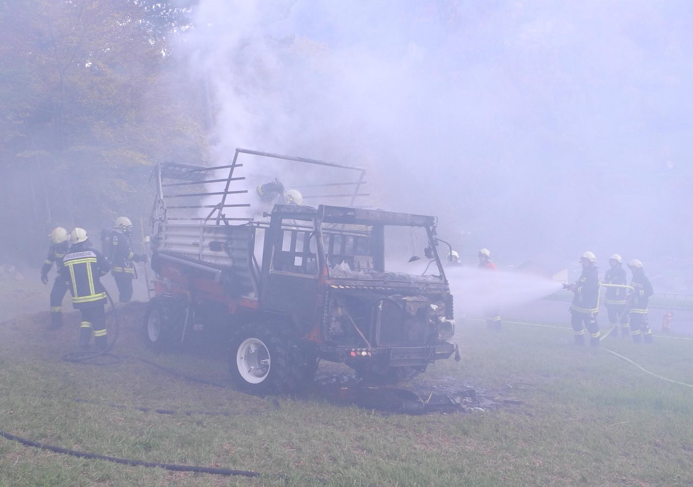 Beim Brand des Motorkarrens wurde niemand verletzt. (Bild Kapo SZ)