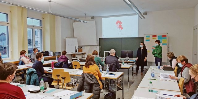 Die meisten Kursteilnehmerinnen führen zu Hause die Betriebsbuchhaltung und Administration – sie wollten wissen, wie es nach einem Notfall weitergeht.(Bild Franziska Jurt)