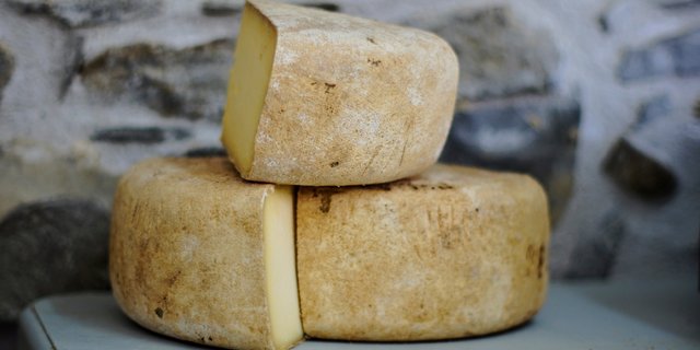An der diesjährigen Olma soll zum 20. Mal der beste Alpkäse prämiert werden - die Preissumme beträgt 16'000 Franken. (Bild Unsplash)
