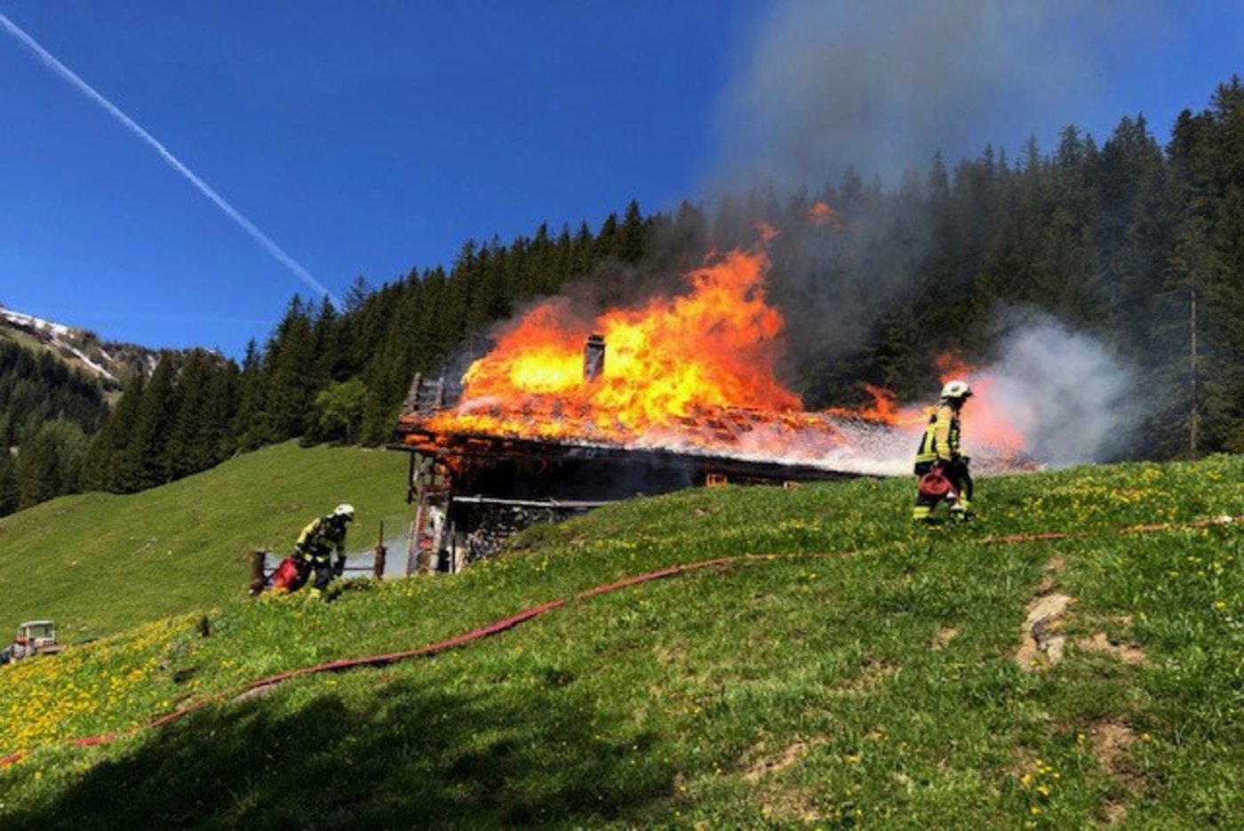 Die Alphütte wurde komplett zerstört. (Bild: Kantonspolizei Bern)
