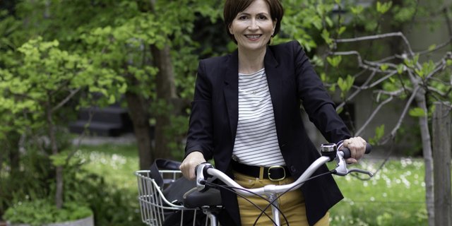Für die Präsidentin der Grünen, Regula Rytz, läufts nach dem Wahlerfolg rund. (Bild Brigitte Marti)