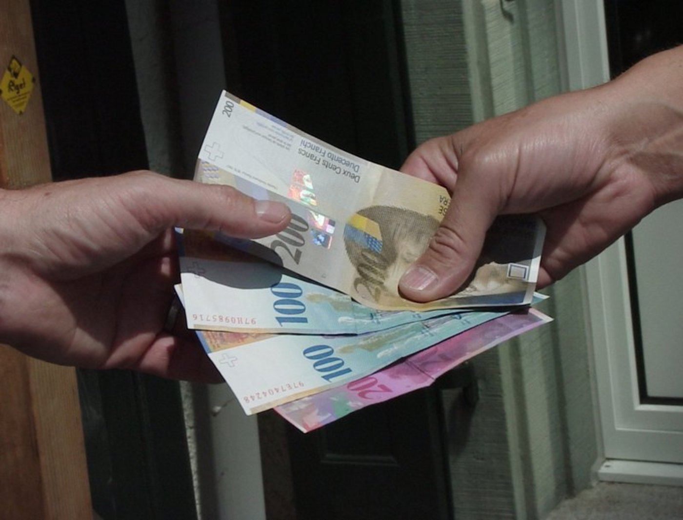 Der Finanzchef soll wiederholt Kontoauszüge, Rechnungen und Quittungen gefälscht haben um 290'000 Franken zu ergaunern. (Bild BauZ)