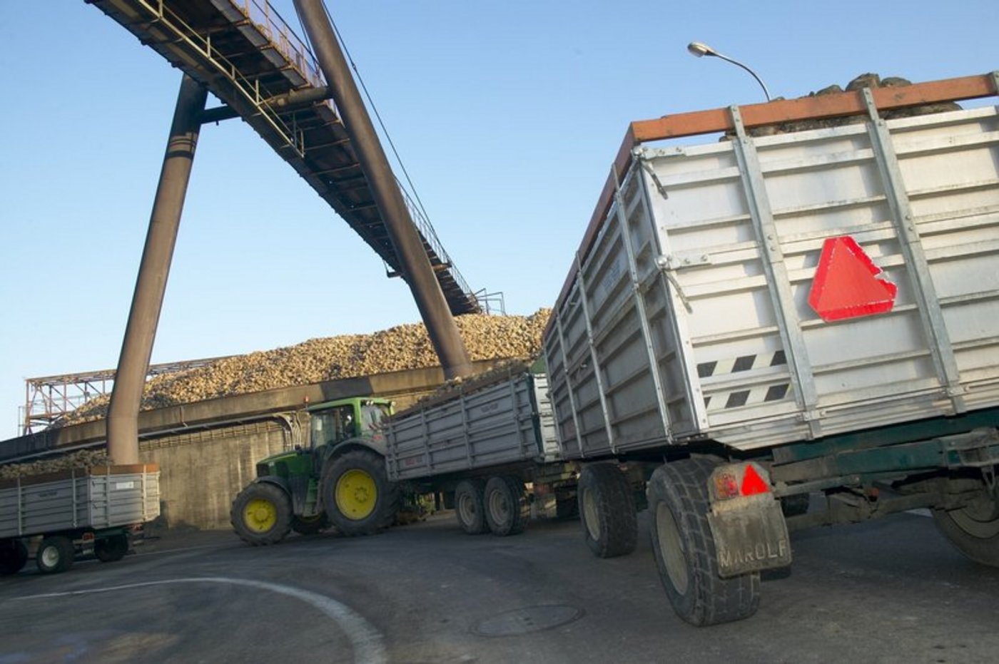 Die wichtigste Änderung ist die Umlagerung von CHF 2.- von der Transportentschädigung auf den Rübenpreis. Der Richtpreis 2018 steigt demnach auf CHF 43.-/ t Zuckerrüben. (Bild BauZ)