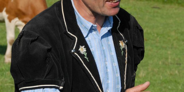 Hans Braun bewirtschaftet in Rothrist AG seit 1995 den Lehenhof. Von den insgesamt 40 Hektaren LN werden etwas mehr als 27 ha als Wiesen und Weiden genutzt.  (Bilder: hja)