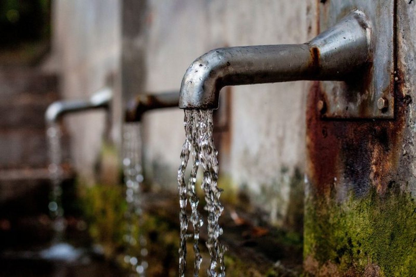 Im Freiburger Trinkwasser sind teilweise Chlorothalonil-Rückstände nachgewiesen worden. (Bild lid)