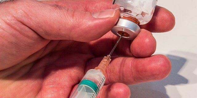Die Forschenden empfehlen, neben einer Reduktion des Antibiotika-Einsatzes auch über gute Hygiene und Impfungen die Verbreitung resistenter Erreger zu verhindern. (Bild Pixabay)