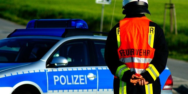 Die Rettungskräfte organisierten einen Hubschrauber, welcher den Mann ins Krankenhaus flog. (Symbolbild pixabay)