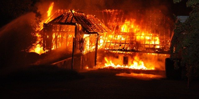 Das Haus diente als Lager für verschiedene Gegenstände von Golf Limpachtal. (Bild Kapo Solothurn)