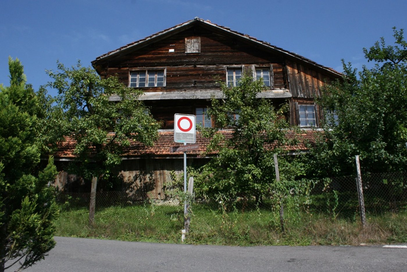 Das mittelalterliche Haus an der Lauigasse in Steinen SZ darf nun nicht abgerissen werden. (Bild Heimatschutz)