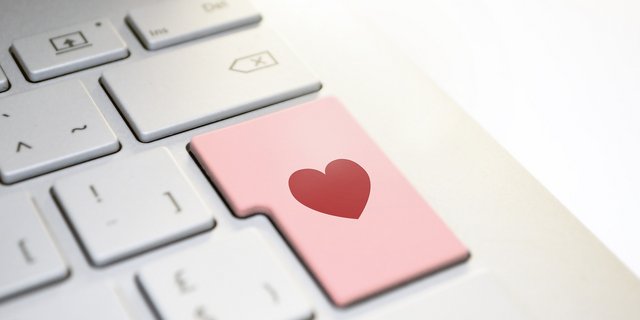 Gemeinsam ist es schöner: Viele Menschen sehnen sich nach einem Leben zu zweit. Doch die Richtige oder den Richtigen zu finden, ist gar nicht so einfach. Die Partnersuche über eine Internetplattform kann helfen, dass dieser Lebenswunsch in Erfüllung geht. (Bild pixabay)