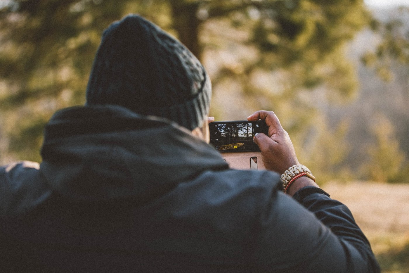 Mehr als die Hälfte nutzen Facebook, die Beliebtheit von Instagram nimmt auch rasant zu. (Bild Matthew Kalapuch/Unsplash)
