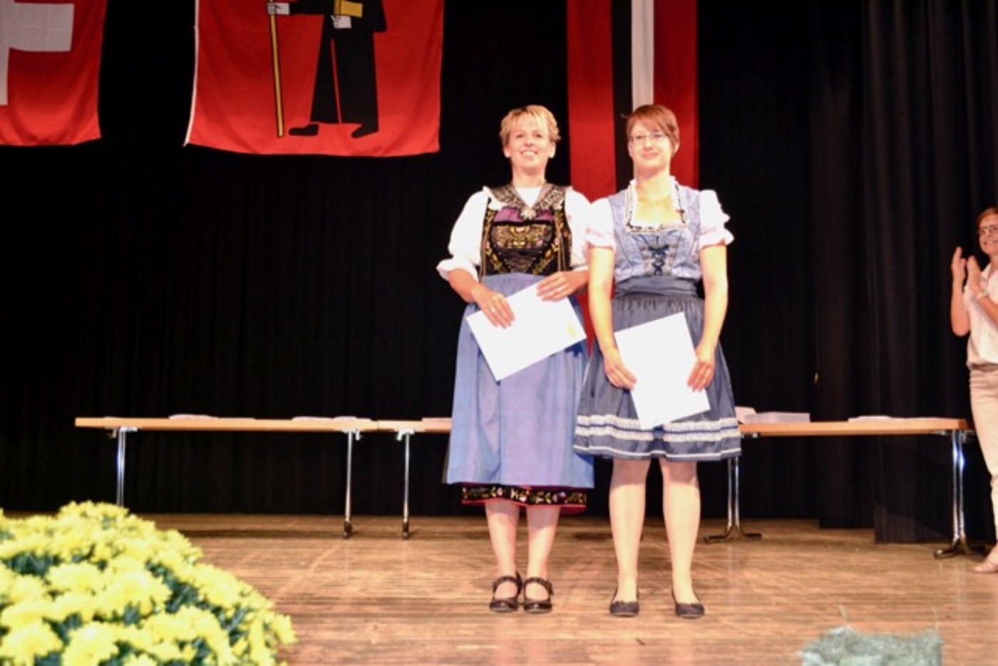 Die Diplomierten Bäuerinnen HFP Jolanda Kaspar und Claudia Moor-Hirsiger. (Bild jba)