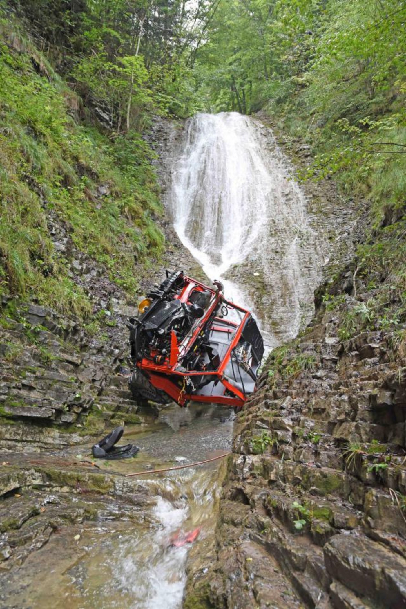 Hier hat sich das Unglück ereignet. Der Bauer und seine Lehrtochter sind bei dem Unfall gestorben. (Bild Kantonspolizei Obwalden)