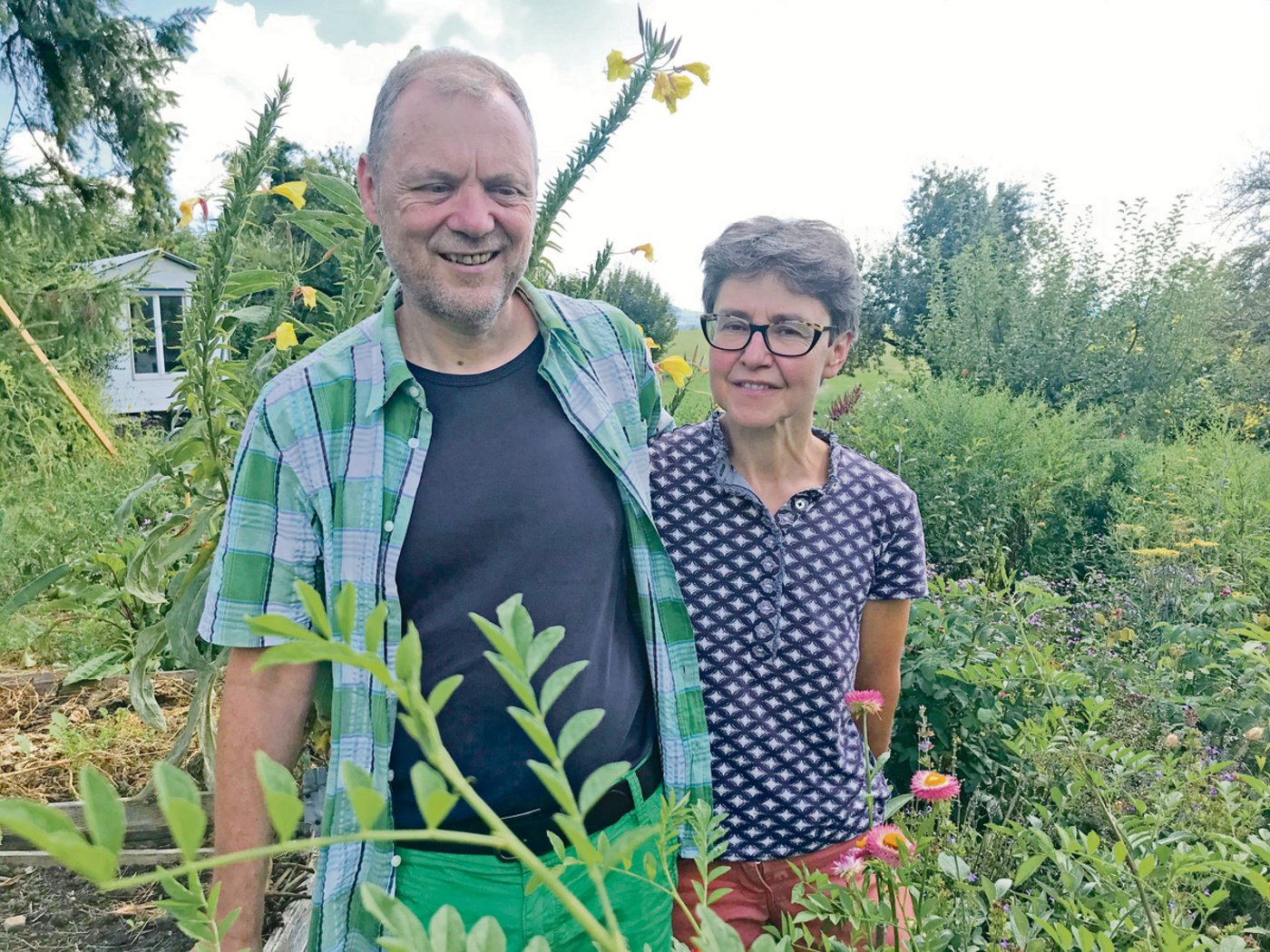 Roland Schmid und Pia Steiner haben einen Permakultur-Kleinhof.  Im Rahmen eines Kurses gaben sie viel Wissen über den Anbau von mehrjährigem Gemüse weiter.(Bilder Alexandra Stückelberger)