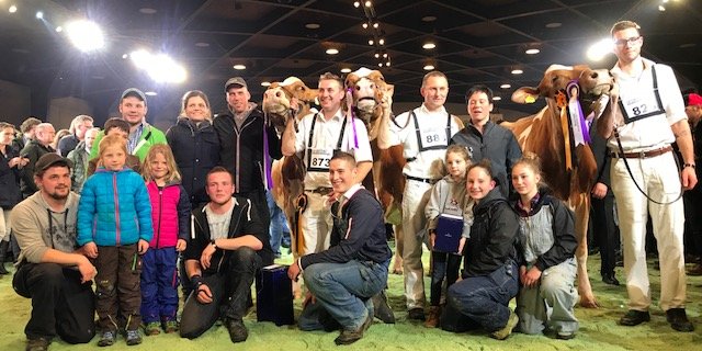 So sehen Sieger aus: Das Podest des Red Holstein-Wettbewerbs. (Bild akr)