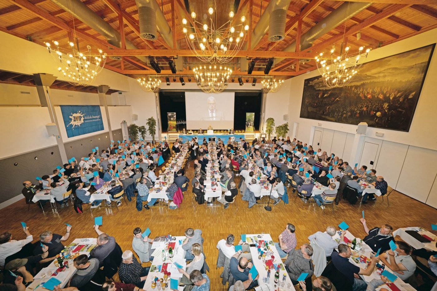 Ein Bild aus der Vergangenheit: Delegiertenversammlung  der Zentralschweizer Milchproduzenten 2019 in Sempach. Es wird wohl noch einige Zeit dauern, bis wieder solche Grossveranstaltungen durchgeführt werden können. (Bild zVg)