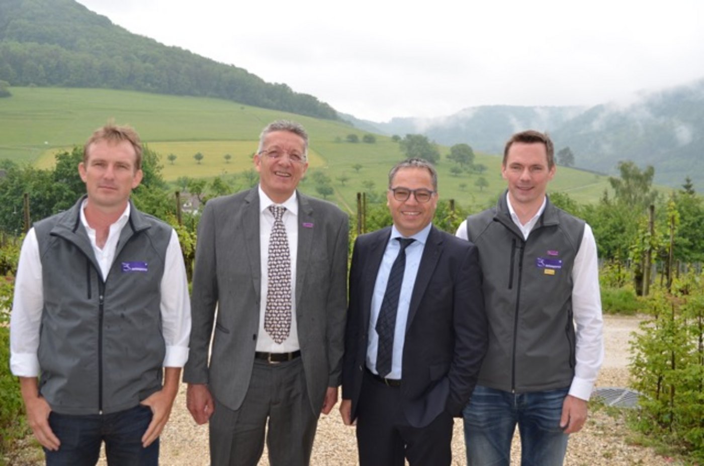 Sie wollen die grossen Herausforderungen gemeinsam mit den Produzenten angehen und die Interessensvertretung von Suisseporcs bestärken.  von links: Urs Haslebacher, Vize-Zentralpräsident; Felix Grob, Geschäftsführer Suisseporcs; Meinrad Pfister, Zentralpräsident und Christian Gerber, Vize-Zentralpräsident (Bild I. Schwander). 