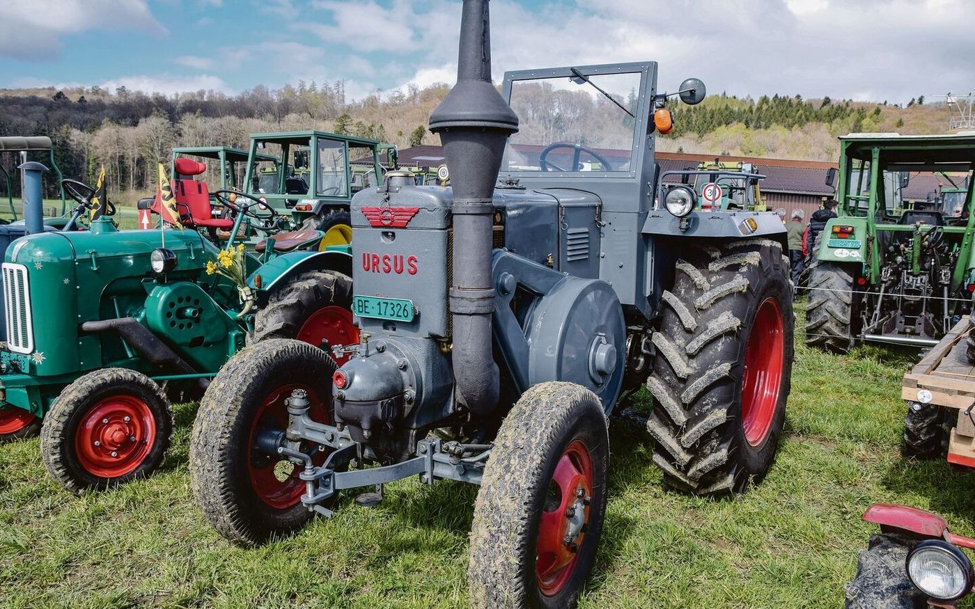 Ein Ungetüm von einem Traktor und ein richtiger Oldtimer: der Ursus. Auch er hatte viele Bewunderer an diesem Tag. 