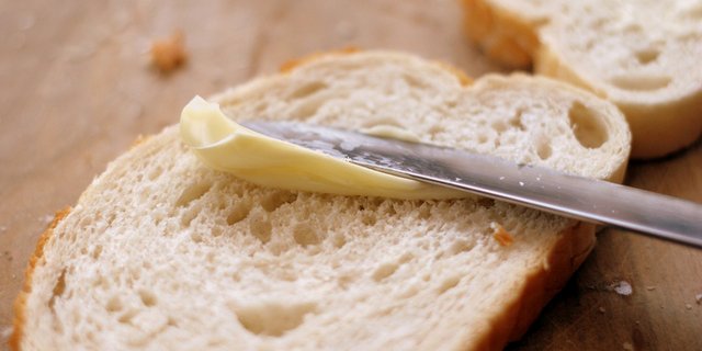Nur die Kochbutter in der Migros enthalte importierte Butter, alle anderen Butterprodukte basieren auf Schweizer Rohstoff, schreibt die Migros. (Symbolbild, Pixabay)