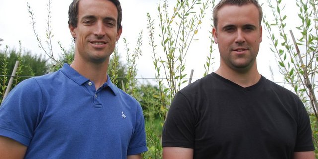 „Der Glaube an den Erfolg muss grösser sein als der Respekt vor Misserfolg”: Simon (l.) und Christoph Räss. (Bild Ruth Bossert)