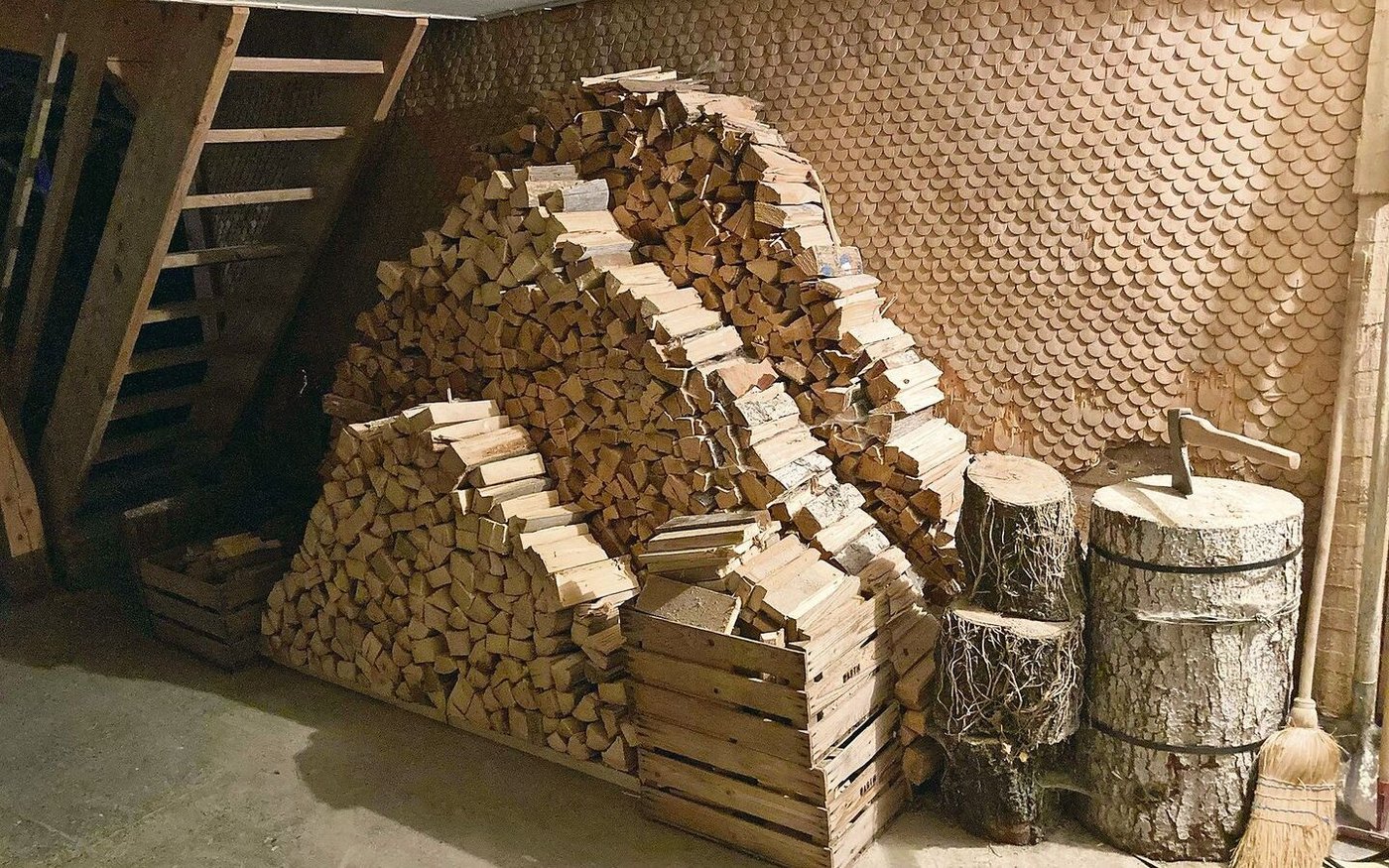 Wer «viel Holz vor der Hütte hat», punktet. Nein, ganz so einfach ist es nicht. Aber Brennholz ist eine von 19  möglichen Massnahmen im «neuen» Katalog von IP-Suisse.  