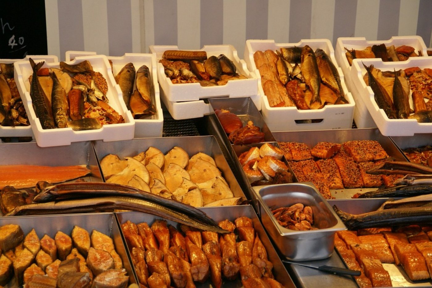 Der Hauptteil der im Detailhandel abgesetzten Fischprodukte stammt aus dem Ausland. Gerade einmal 3,4 Prozent des Frischfischabsatzes wurden mit Schweizer Produkten erzielt. (Symbolbild Pixabay)