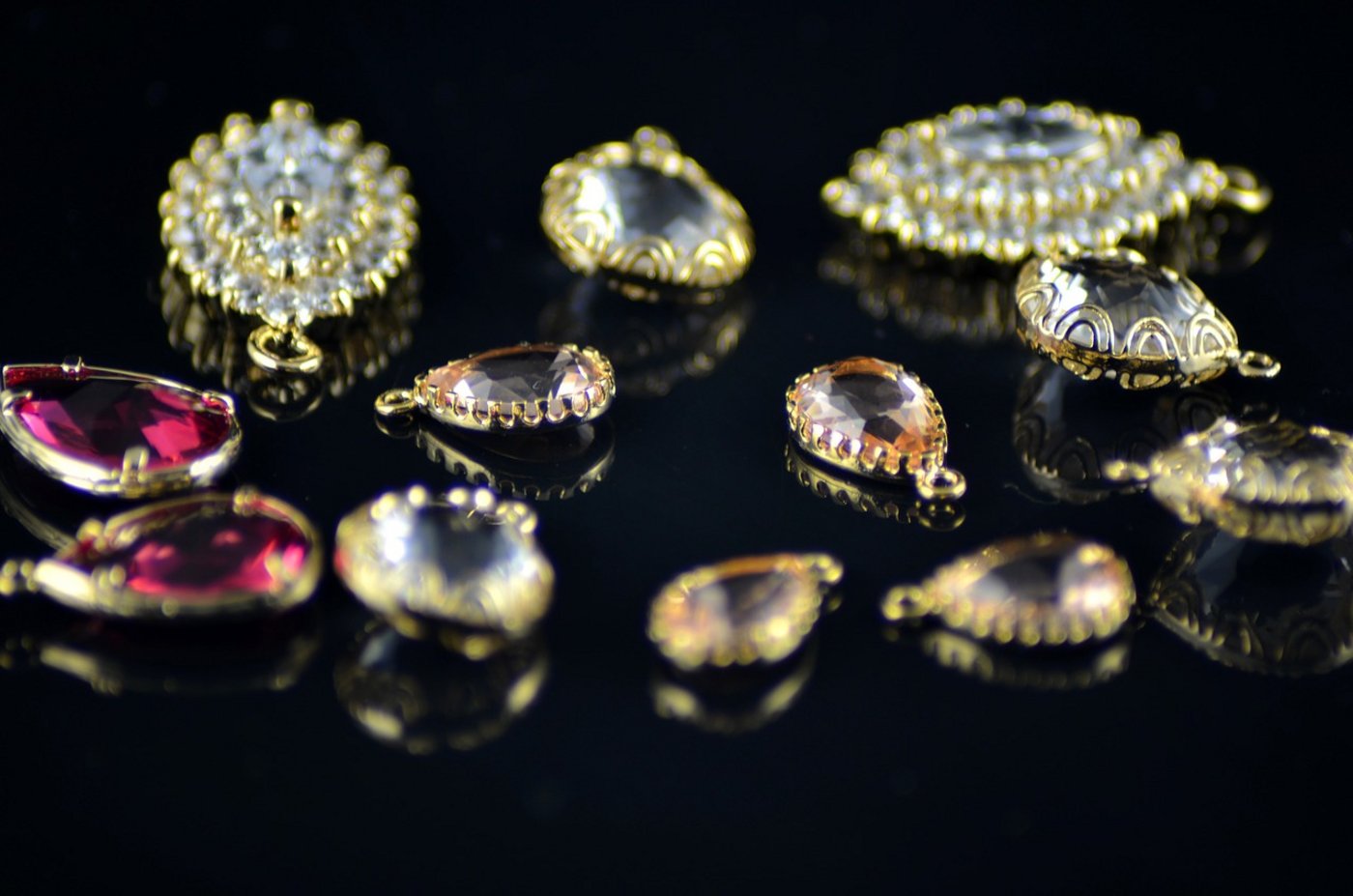 Besonders Schmuck wurde im August fleissig importiert. (Symbolbild Pixabay)