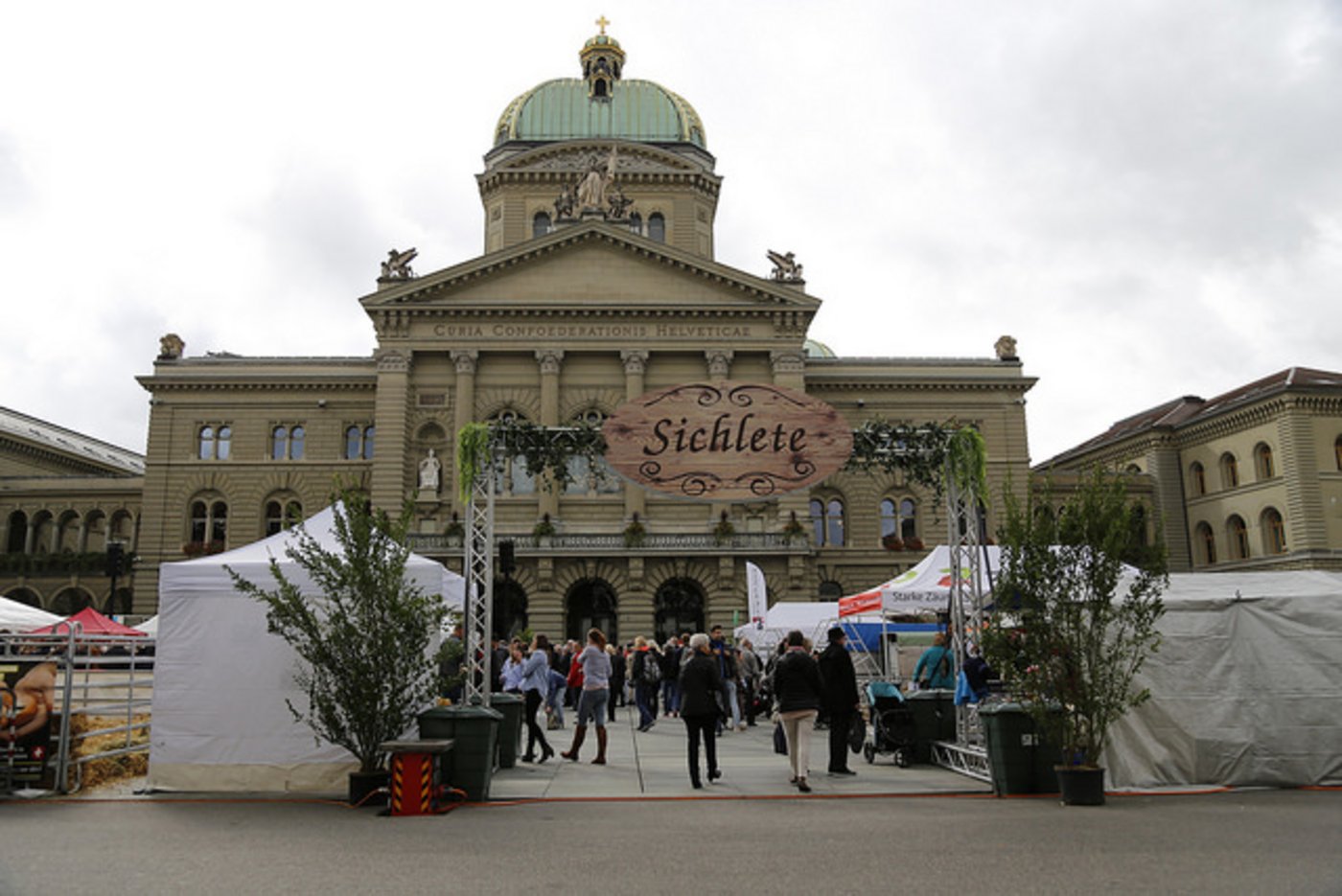 Die Sichlete auf dem Bundesplatz hat Tradition. (Bild lid)
