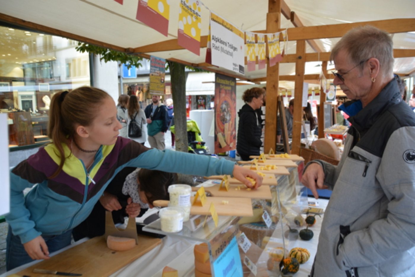 Auch am Stand der Alpkäserei Trölingen aus dem Muothatal griffen die Konsumente gerne zu. 