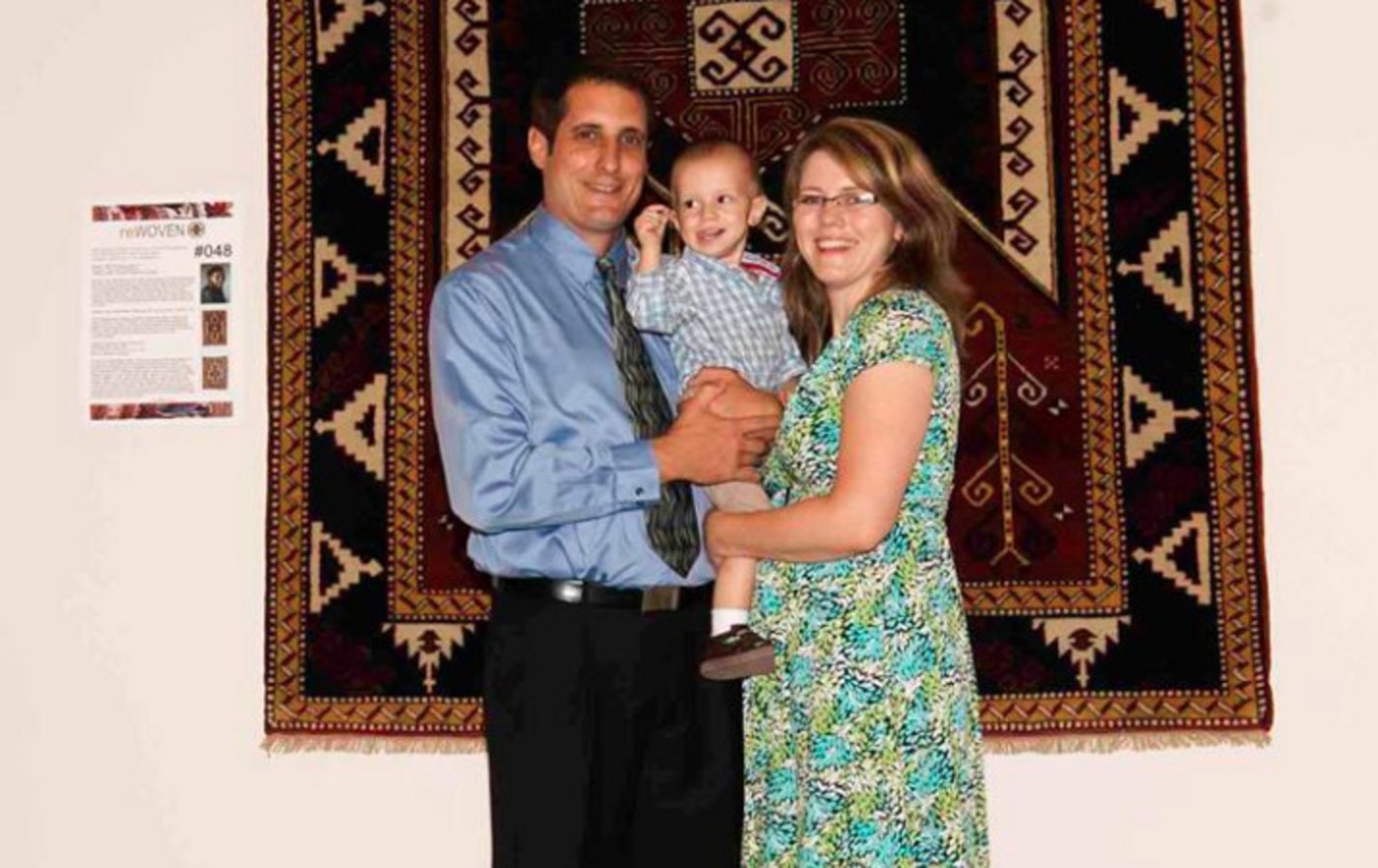 Die Opfer: Ryan Smith mit seiner Frau Lora und Sohn Caleb haben in Georgien ein Teppichgeschäft geführt. (Bild rewoven.net)