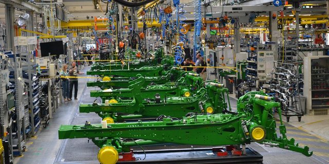 Insgesamt 297 John-Deere-Traktoren wurden 2018 in der Schweiz neu zugelassen. Im Werk in Mannheim (D) werden die Traktoren einzeln angefertigt. (Bild jba)