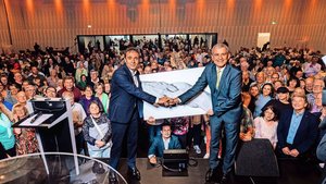 Jeweils ein Grossanl Jeweils ein Grossanlass. Guido Fluri, Intiant der Wiedergutmachungsinitiative, und Bundesrat Beat Jans am letztjährigen Sommerfest des Erzählbistros. Auch dieses Jahr kamen rund 700 Personen.