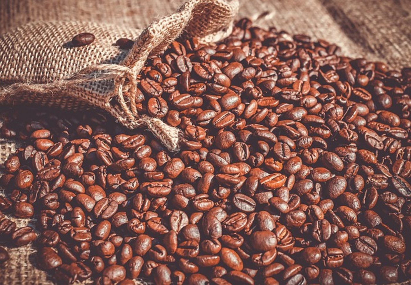 Zurzeit halten 15 Unternehmen 15'300 Tonnen Rohkaffee in Säcken an Lager. Nach Angaben des Bundesrates deckt dies den Kaffeebedarf der Schweiz für drei Monate. (Symbolbid Pixabay)