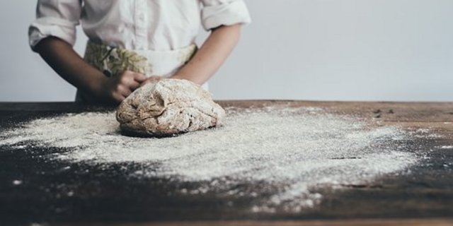 Die des Betrugs verdächtigte Firma stellt unter anderem glutenfreie Mehle her. (Symbolbild Pixabay)