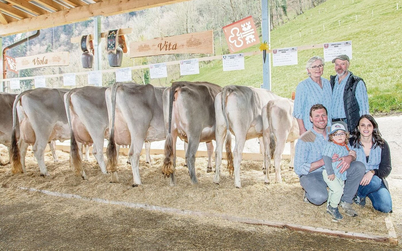 Zuchtfamilie Vita von Beat Zrotz vom Nidwaldner Zuchtverband.