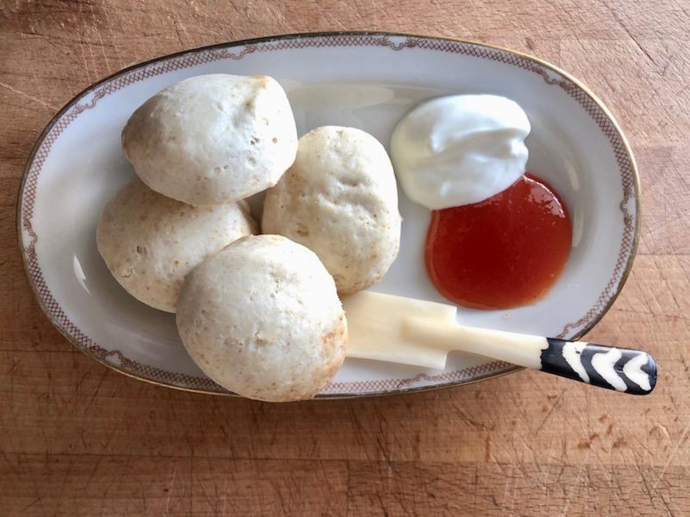 Scones sind mit Backpulver gebacken und sind ein Teegebäck aus England. (Bild et)