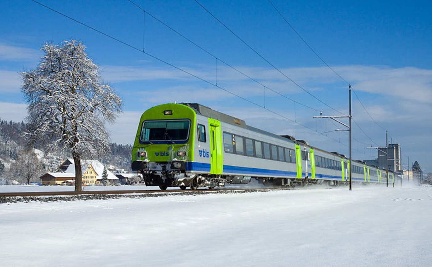 Ein BLS-Zug auf dem Weg von Luzern nach Bern. (Bild David Gubler/bahnbilder.ch)