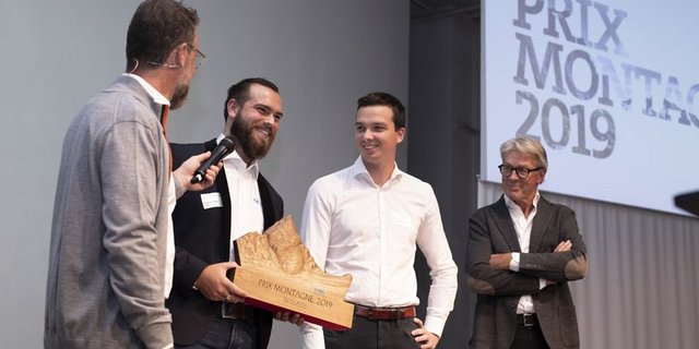 Die Firma Geostatis wurde 2019 für die Entwicklung einer elektronischen Fussfessel ausgezeichnet. Das Unternehmen habe beispielhaft gezeigt, wie man eine Randregion zum Technologiestandort machen könne. (Bild Schweizer Berghilfe)