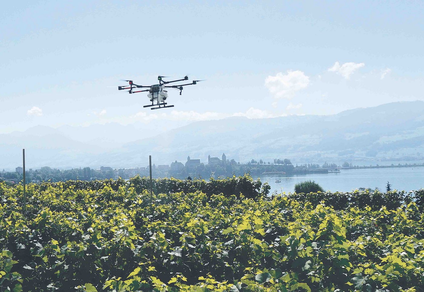 Drohnen als «fliegende Alleskönner»: An der Tier & Technik wird in  Halle 7.0 gezeigt, wie Drohnen in der heimischen Landwirtschaft eingesetzt werden könnten. (Bild Agrarir)